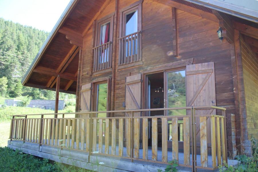 Gîte Les Castors-Terrasse-Roubion Les Buisses-Gîtes de France des Alpes-Maritimes