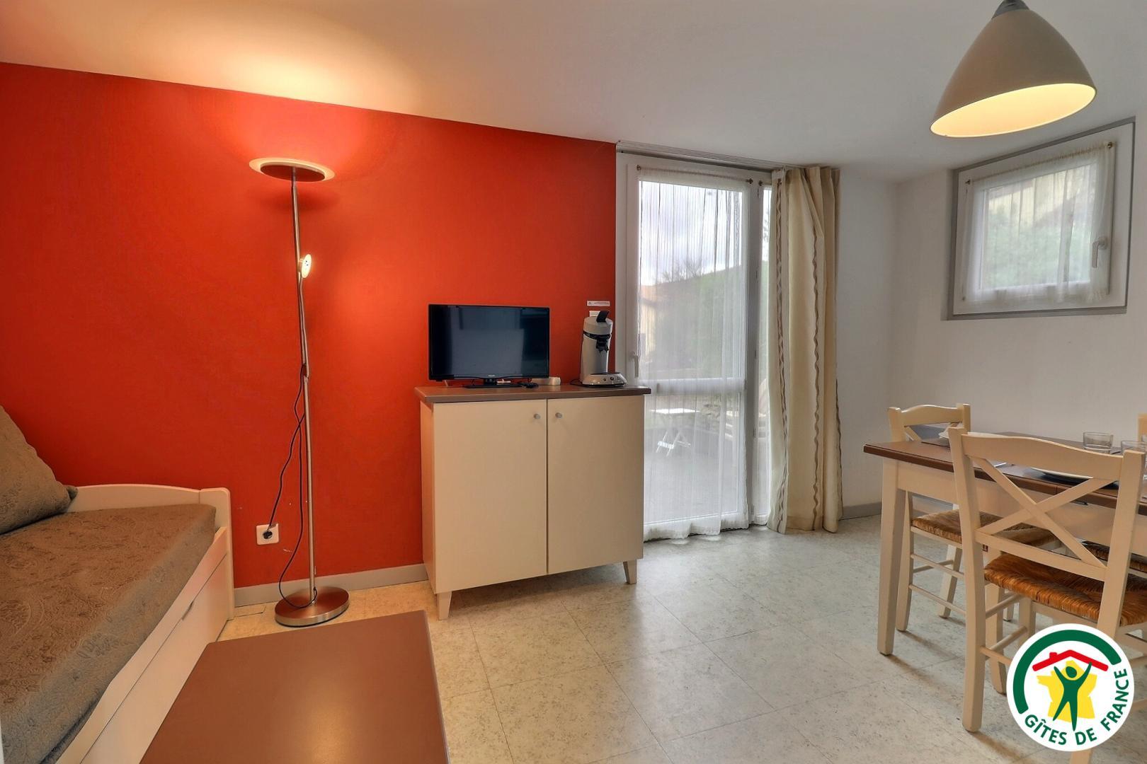 Pièce à vivre, accès terrasse privative