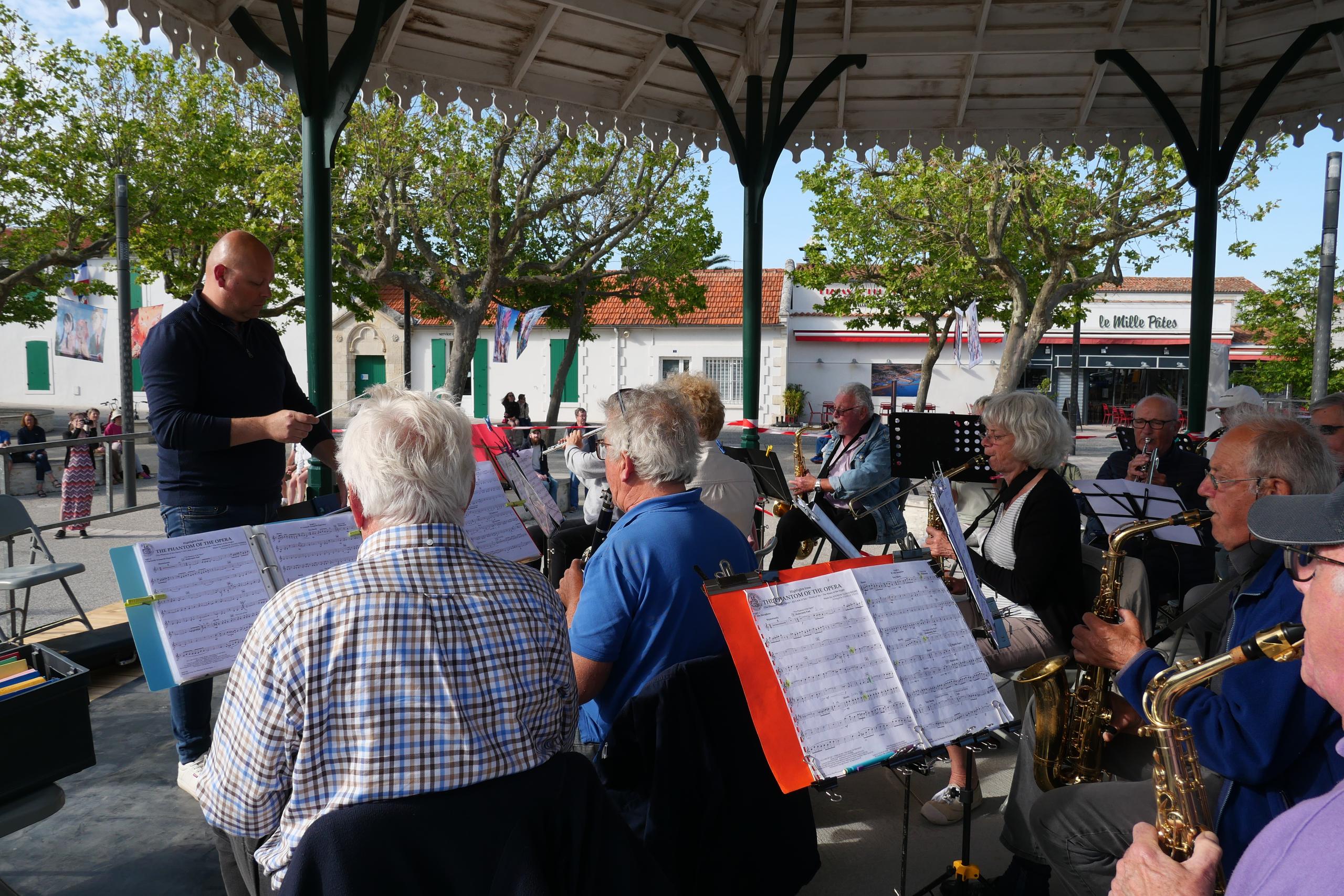 Concert au kiosque avec la Philharmonique oléronaise