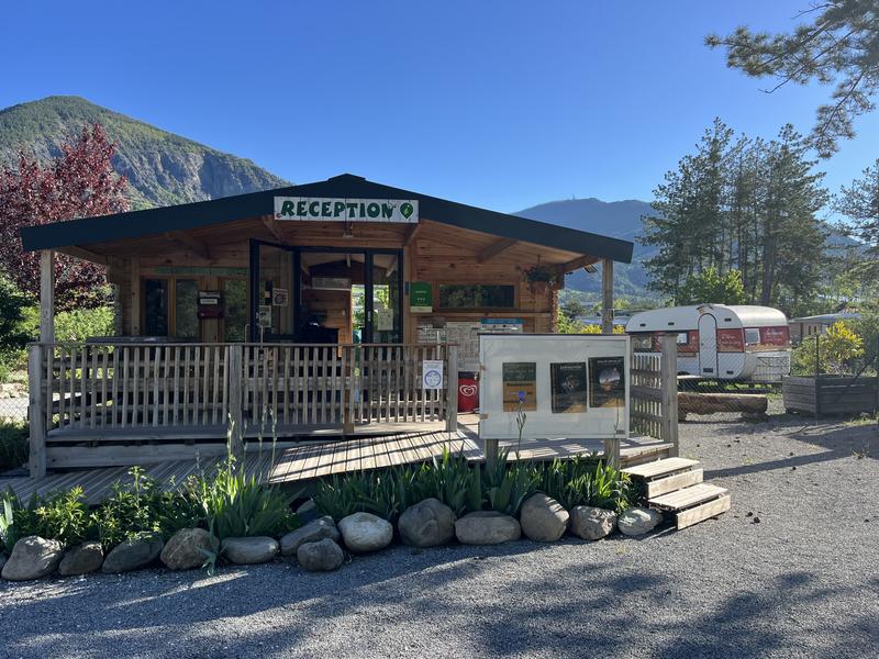 Camping Les Ecolodges des 3 Lacs_Rochebrune - © Les ecolodges des 3 lacs