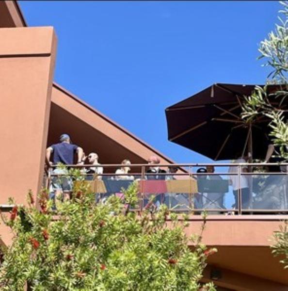 Conversation autour de l'art avec Shawn Serfas, Josh Mueller, Catherine Parayre et Stuart Reid au musée du Niel_Hyères