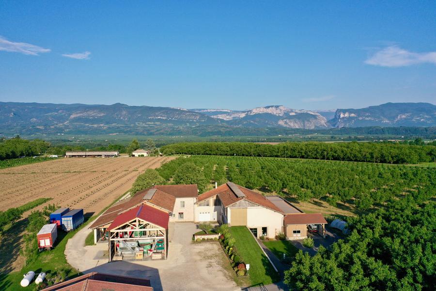 Aire de camping-cars à la ferme La Belle Noix / Moulin La Belle Huile_Saint-Hilaire-du-Rosier