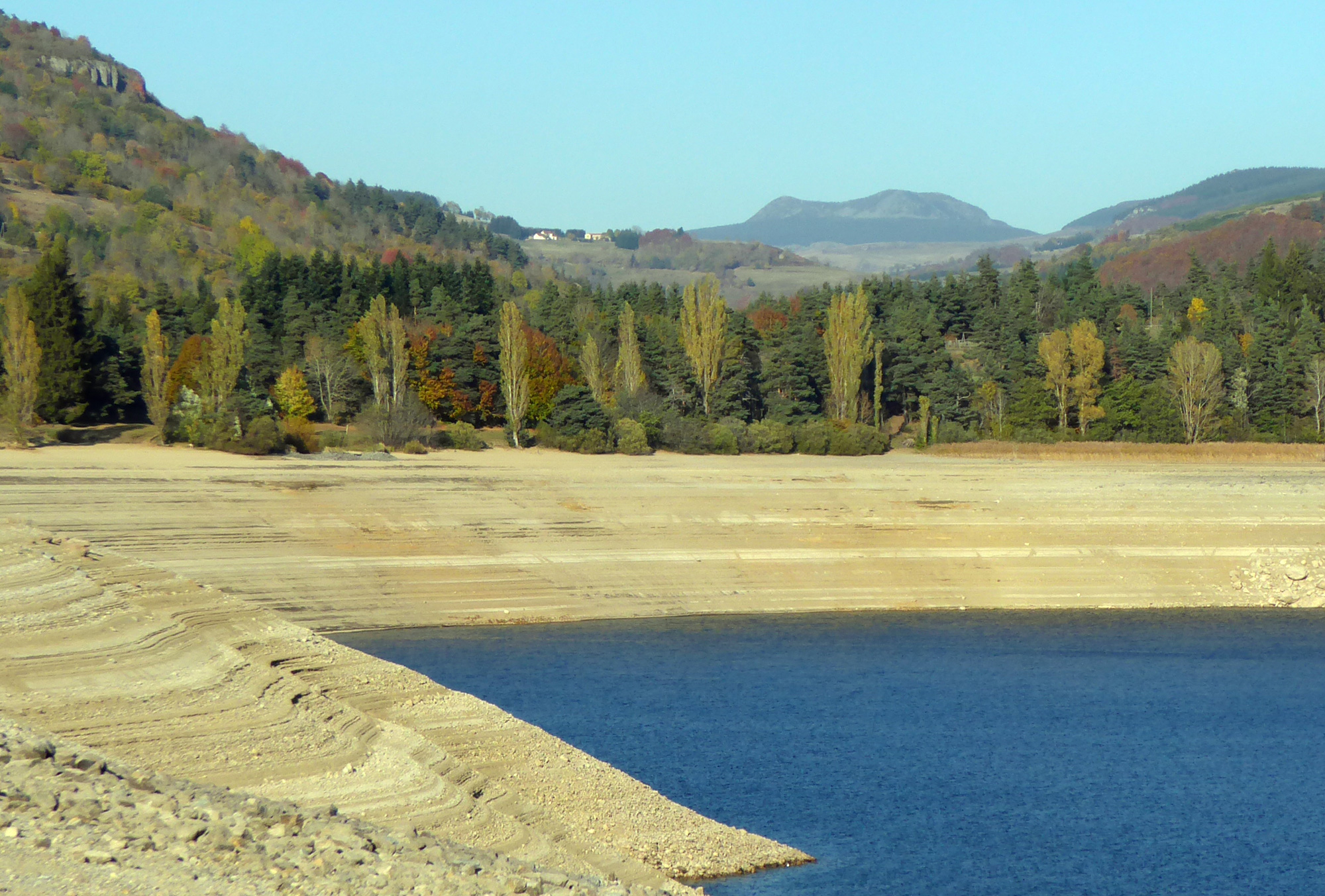 Sortie : Le tour du Lac d'Issarlès avec Maryse Aymes, naturaliste et géologue (association CLAPAS)