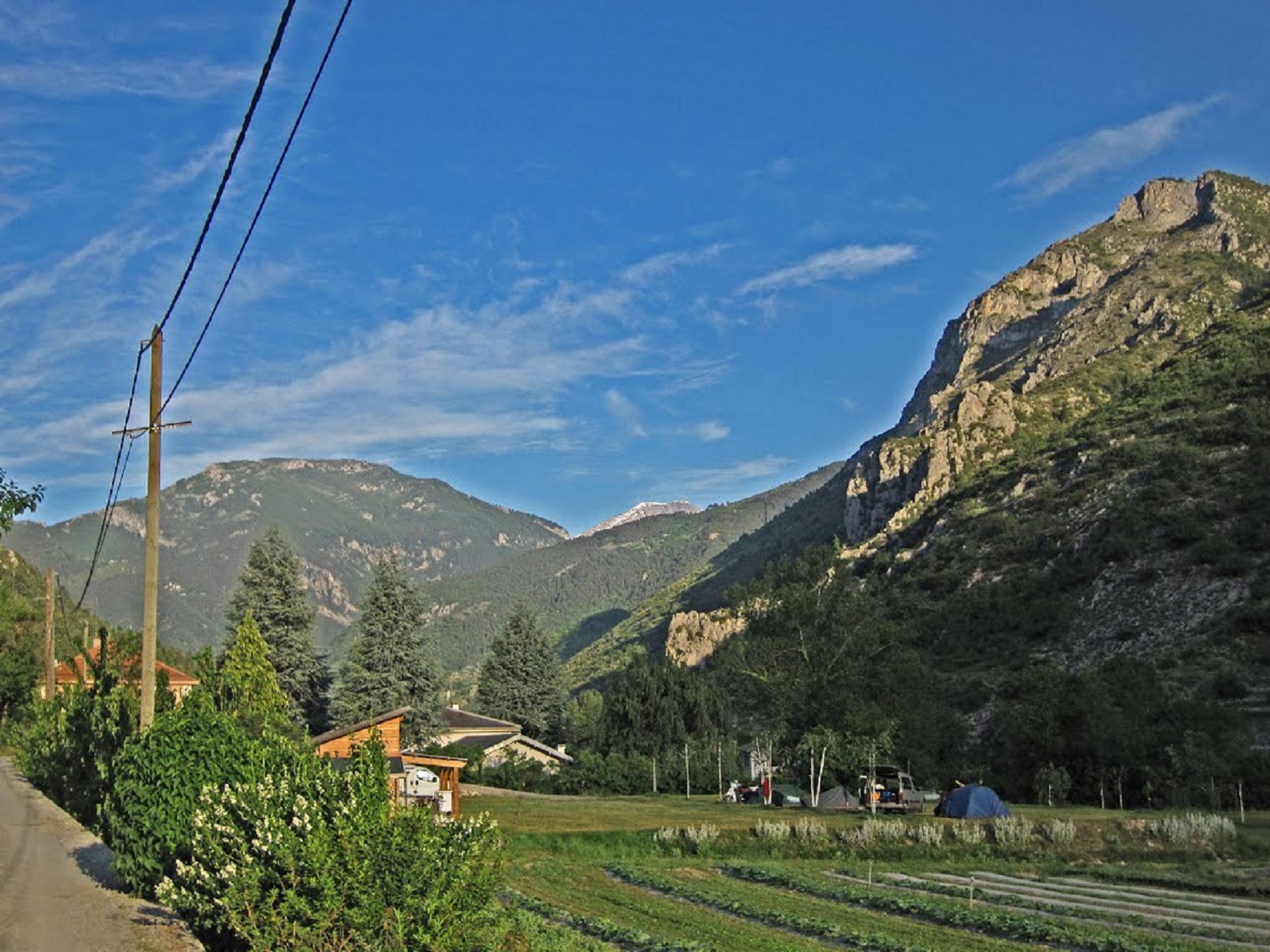 Vue dégagée sur les montagnes