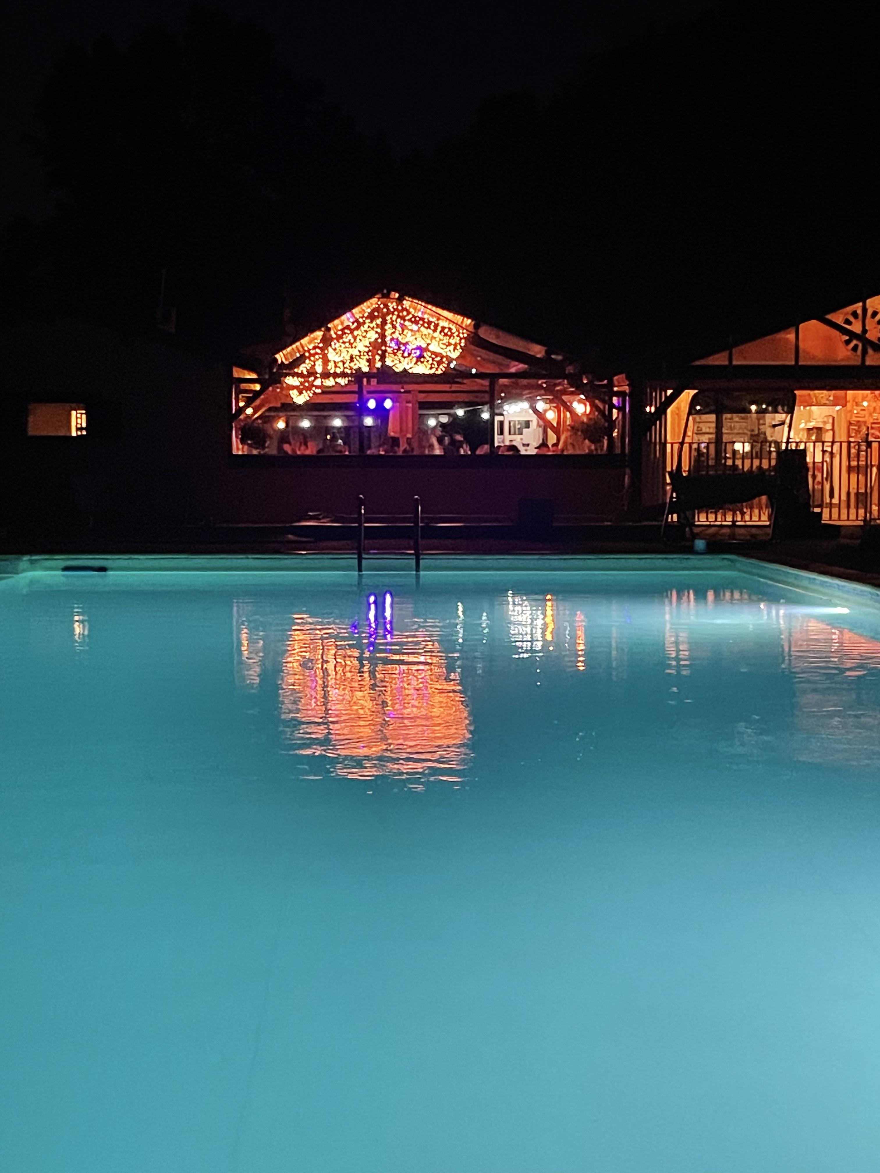 PISCINE LE SOIR