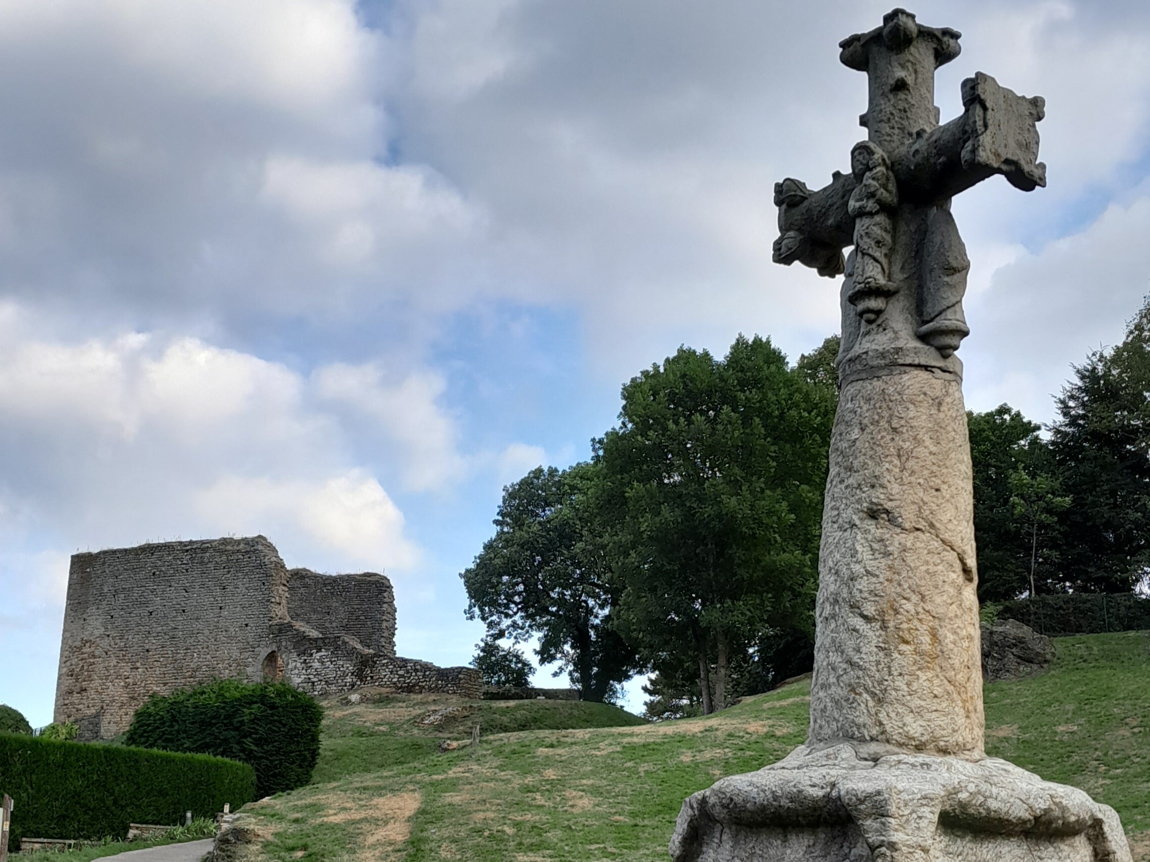 Ruines du donjon de Rochefort