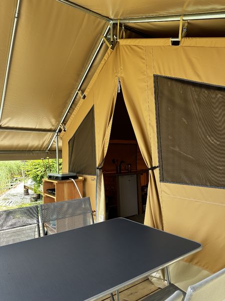 Camping Les Peupliers - Tente aménagée