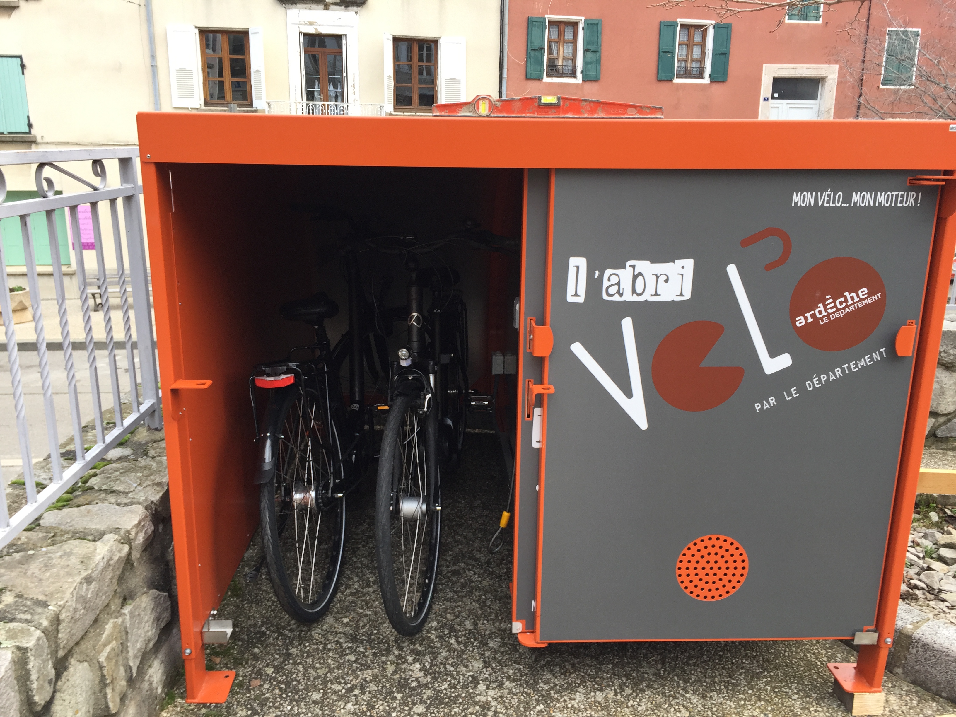 Intérieur avec vélos