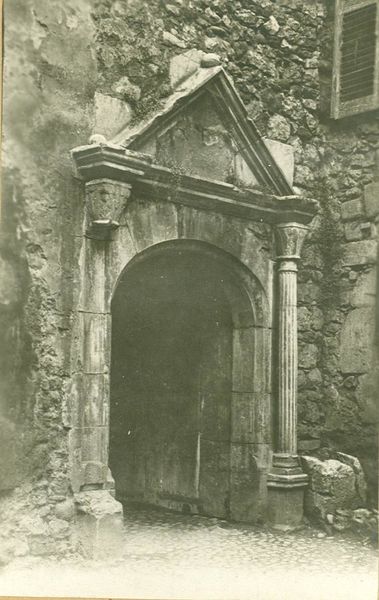 Porte de l'escalier Renaissance de l'hôtel Bagnorea d'Annecy