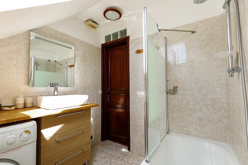 Gîte Les Cytises-Salle de bains-Saint-Étienne-de-Tinée-Gîtes de France des Alpes-Maritimes