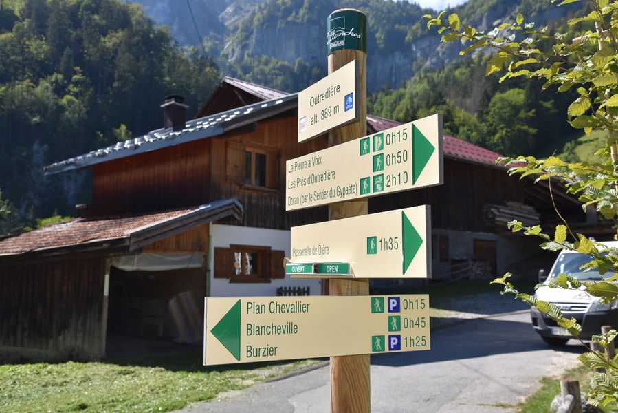 sentier pédestre la Pierre à Voix