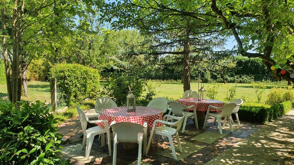 Patio, à l'ombre du magnolia
Gîte Villa Amélie. Beautheil-Saints Patio, à l'ombre du magnolia
Gîte Villa Amélie. Beautheil-Saints