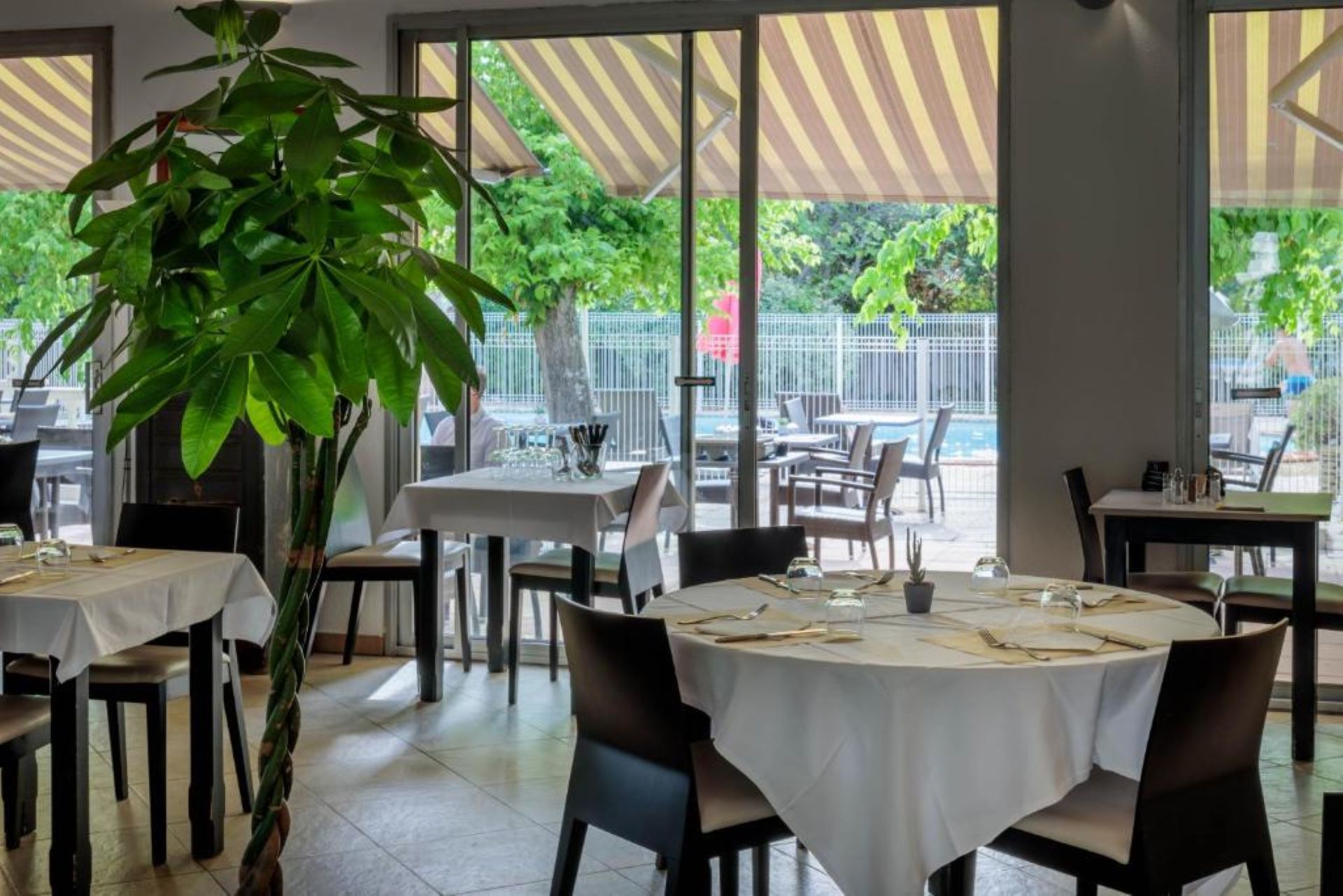 Noemys Pont de l'Étoile - Restaurant La Table de l'Étoile