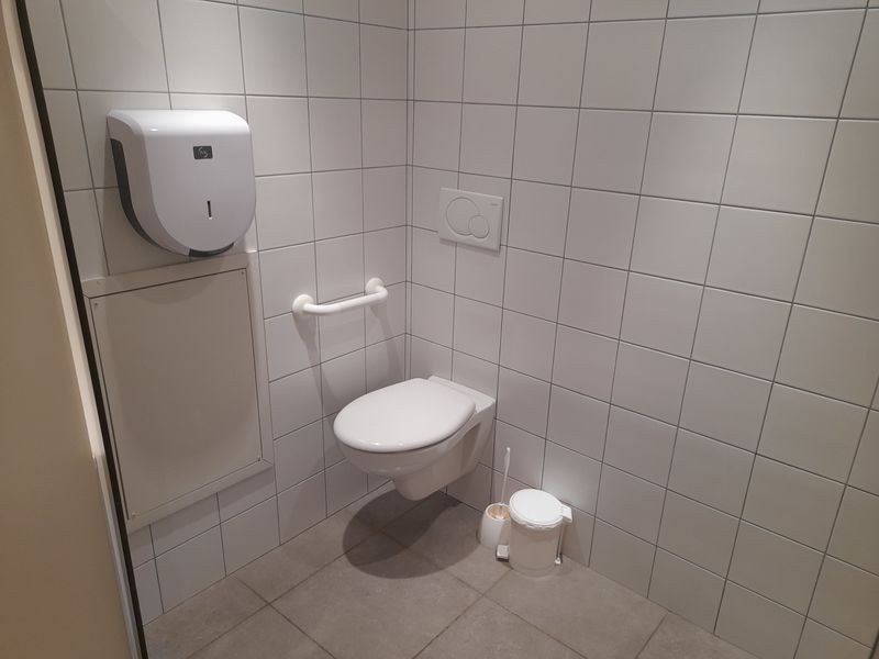 Toilettes adaptées PMR