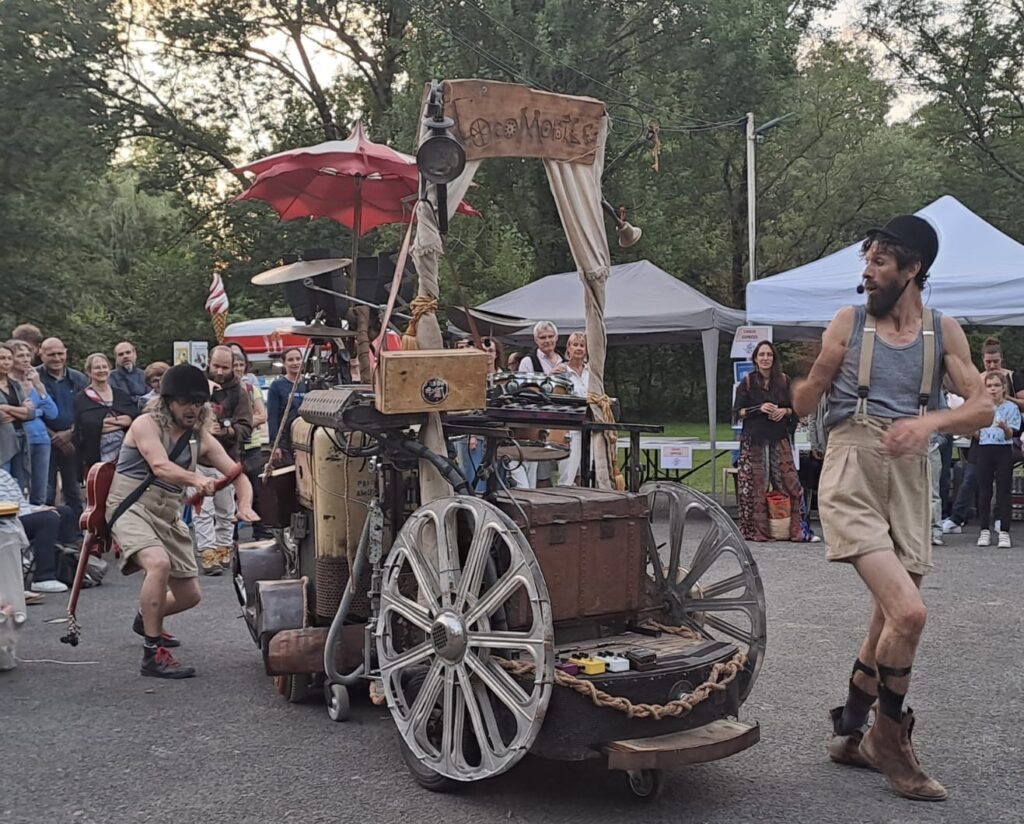 Spectacle de rue "La locomobile Bonallure & Trottinant" - Estivales de Haute-Saintonge