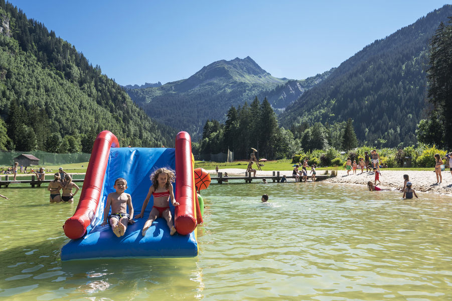 Les toboggans pour enfants du lac de baignade du Pontet