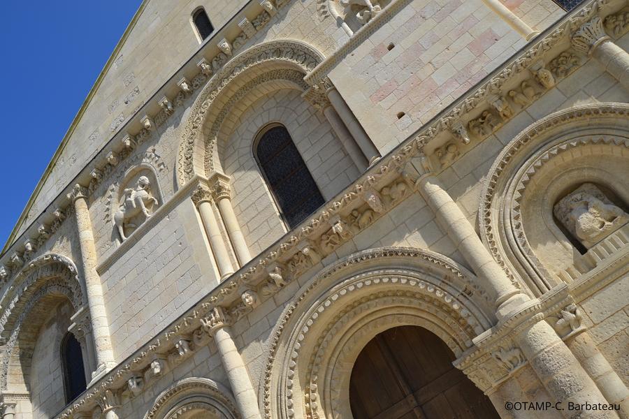 Porche de léglise Notre Dame de Surgères