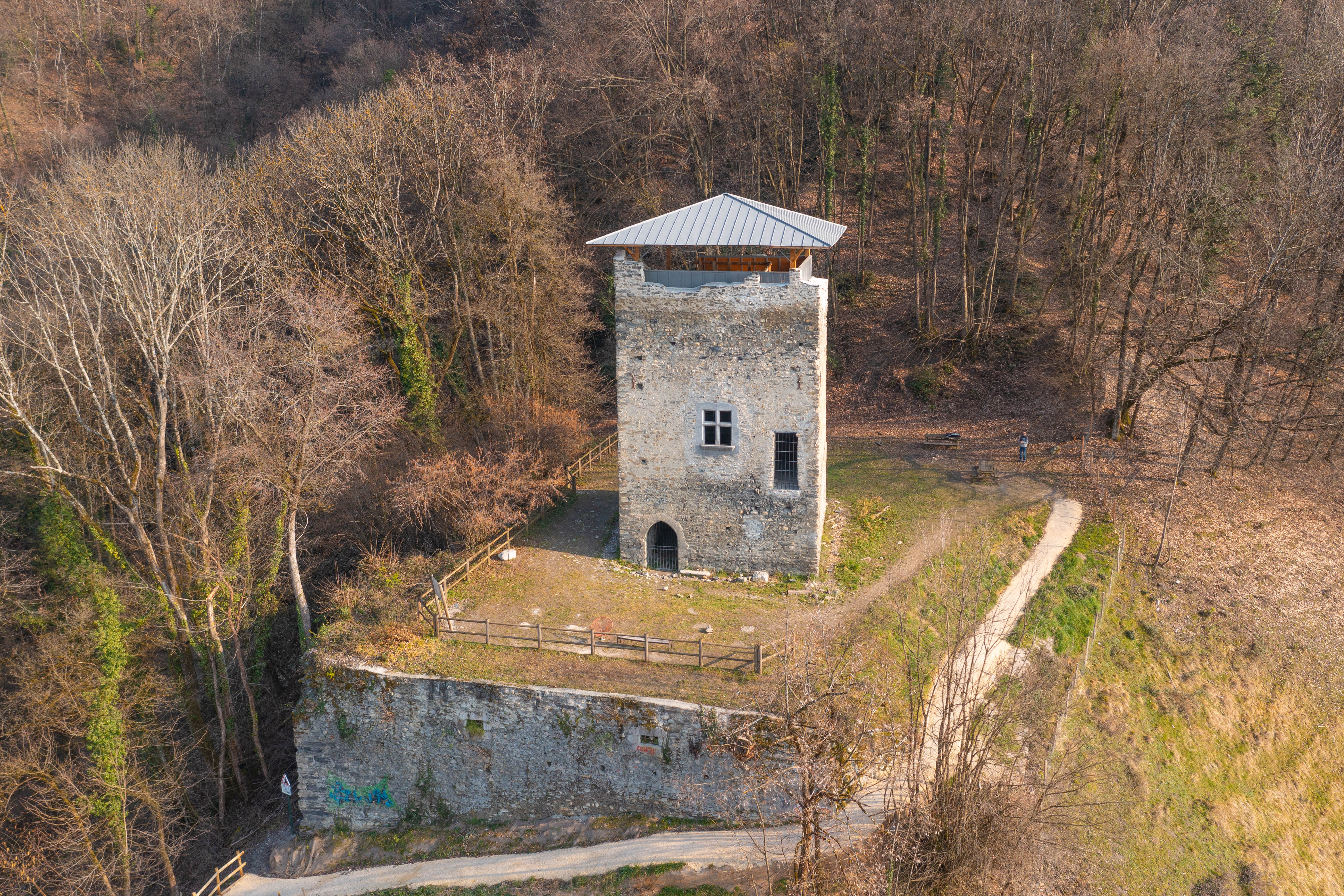 Programme hors des murs "A l'assaut des châteaux forts" Jeu d'énigmes à la Tour d'Étapes