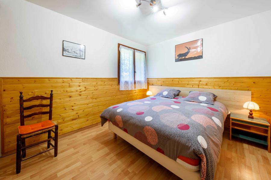 Gîte Les Rosiers-Chambre Lit double-Saint-Étienne-de-Tinée-Gîtes de France des Alpes-Maritimes