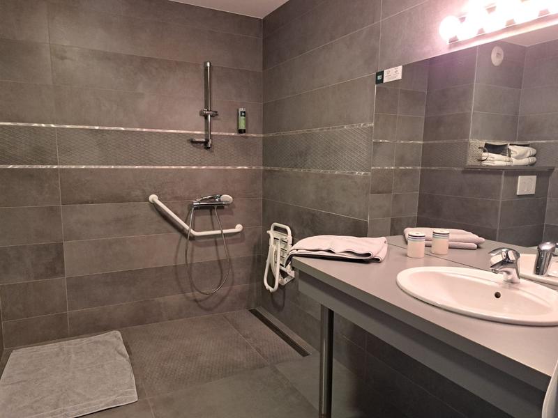 Salle de  bain PMR