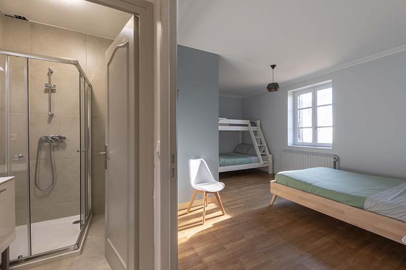 Chambre et salle de bain