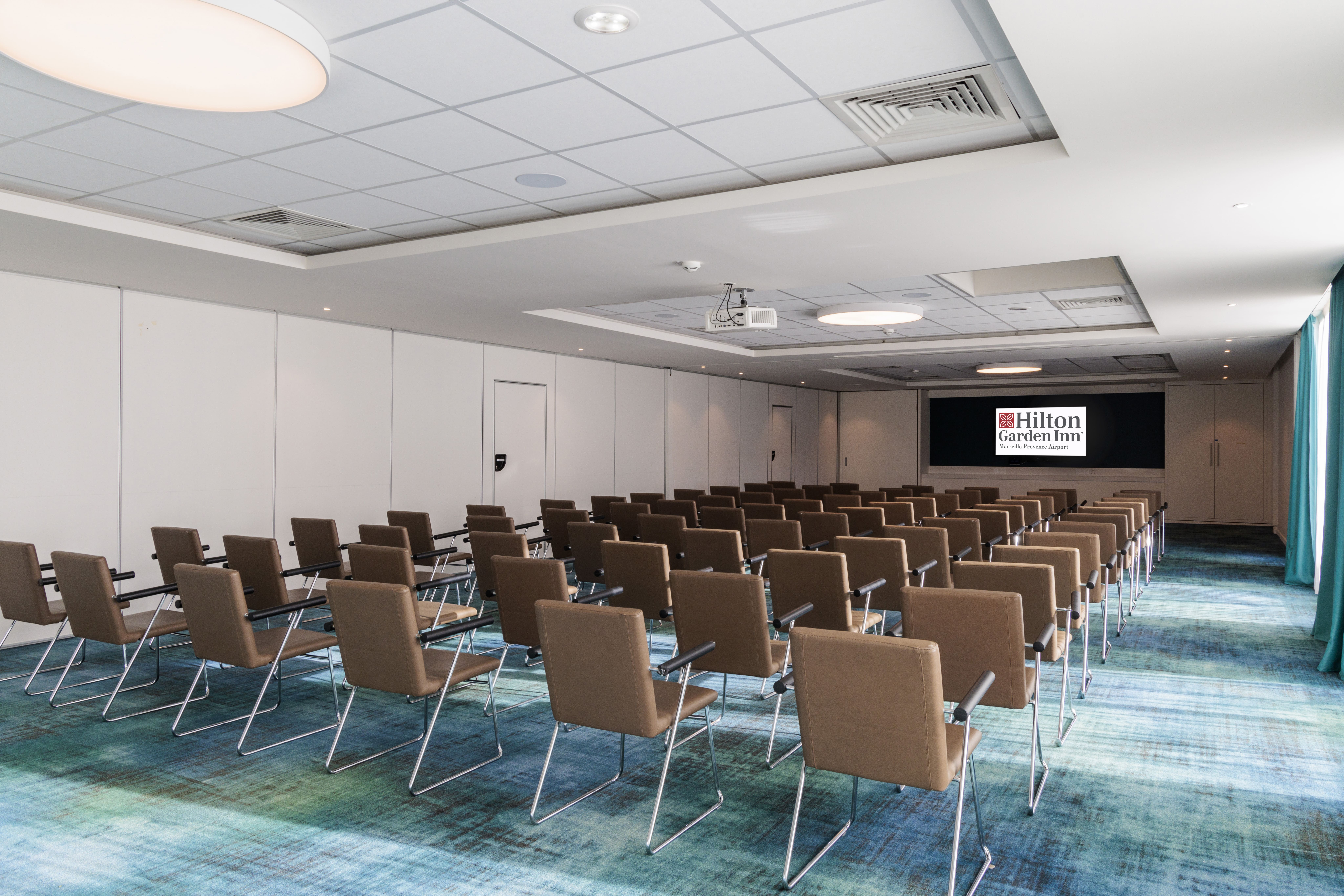 Hilton Garden Inn Marseille Airport - photo 2