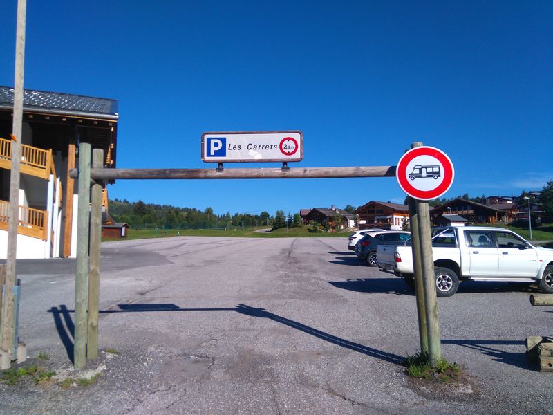 parking-des-carrets-les-saisies