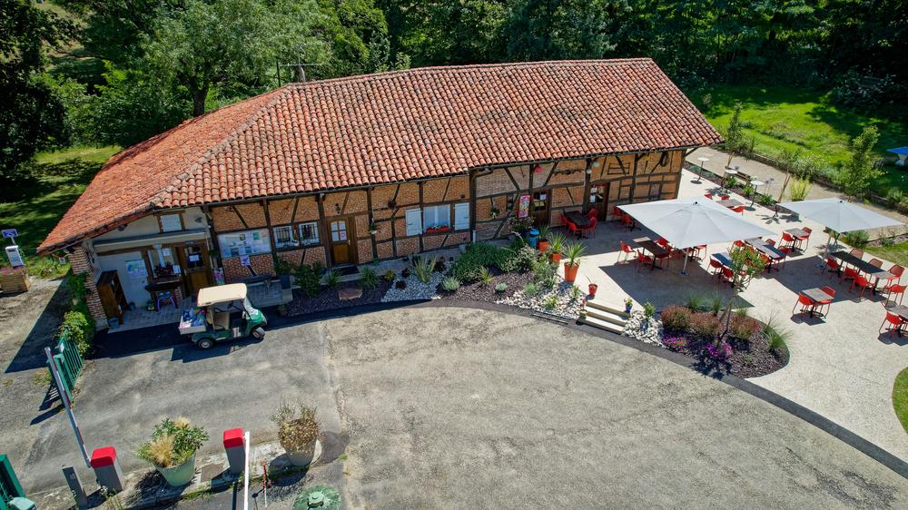 Terrasse et accueil deu camping