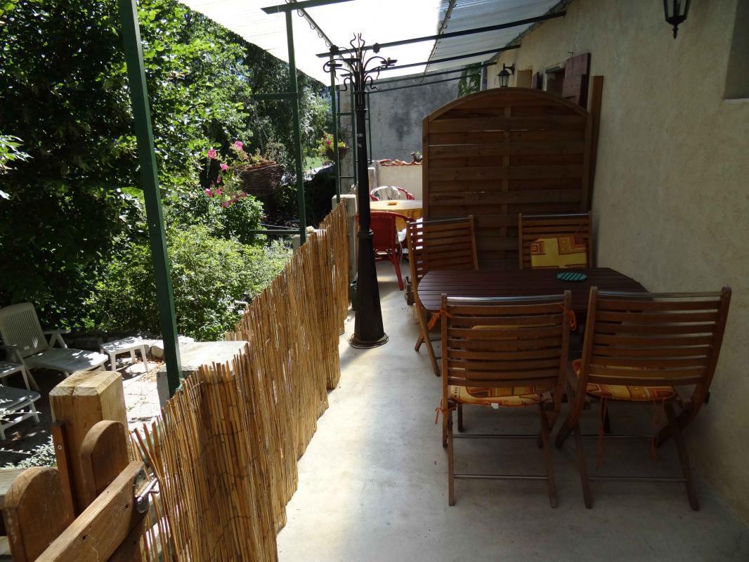le balcon au bord du ruisseau