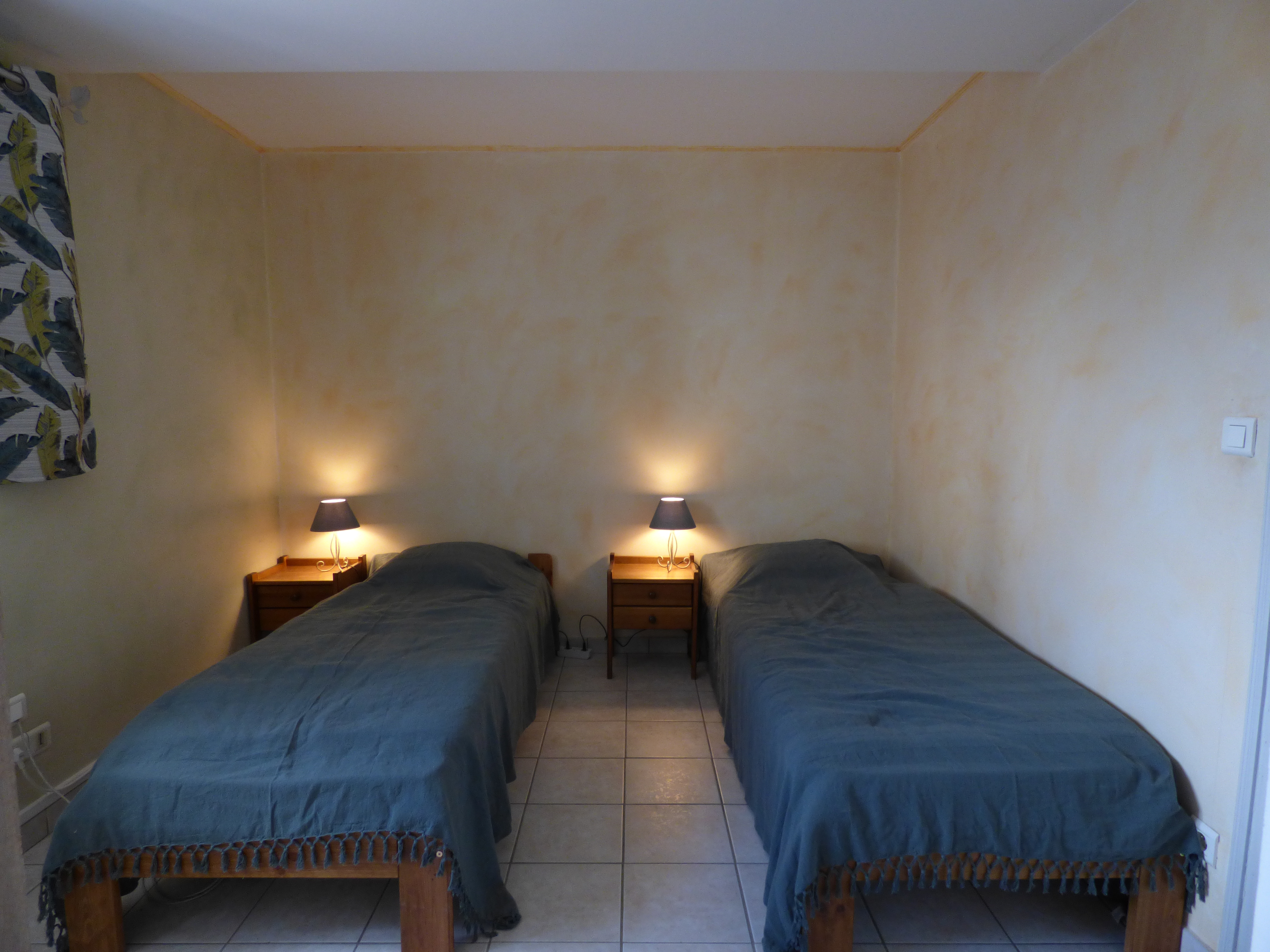 La chambre avec deux lits jumeaux