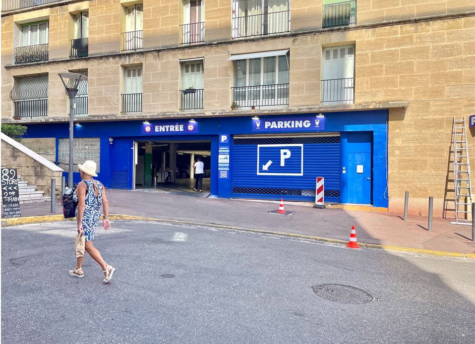 Au parking du Vieux Port