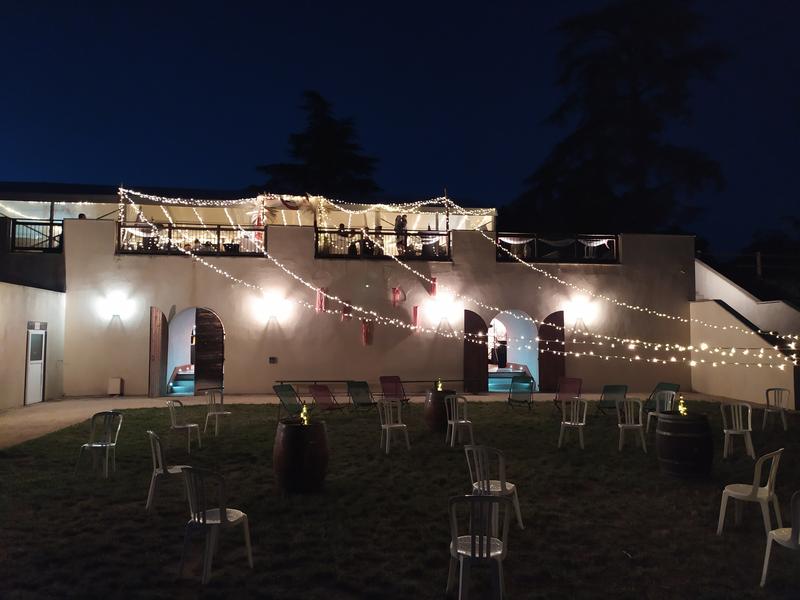 Vue cave et chapiteau de nuit