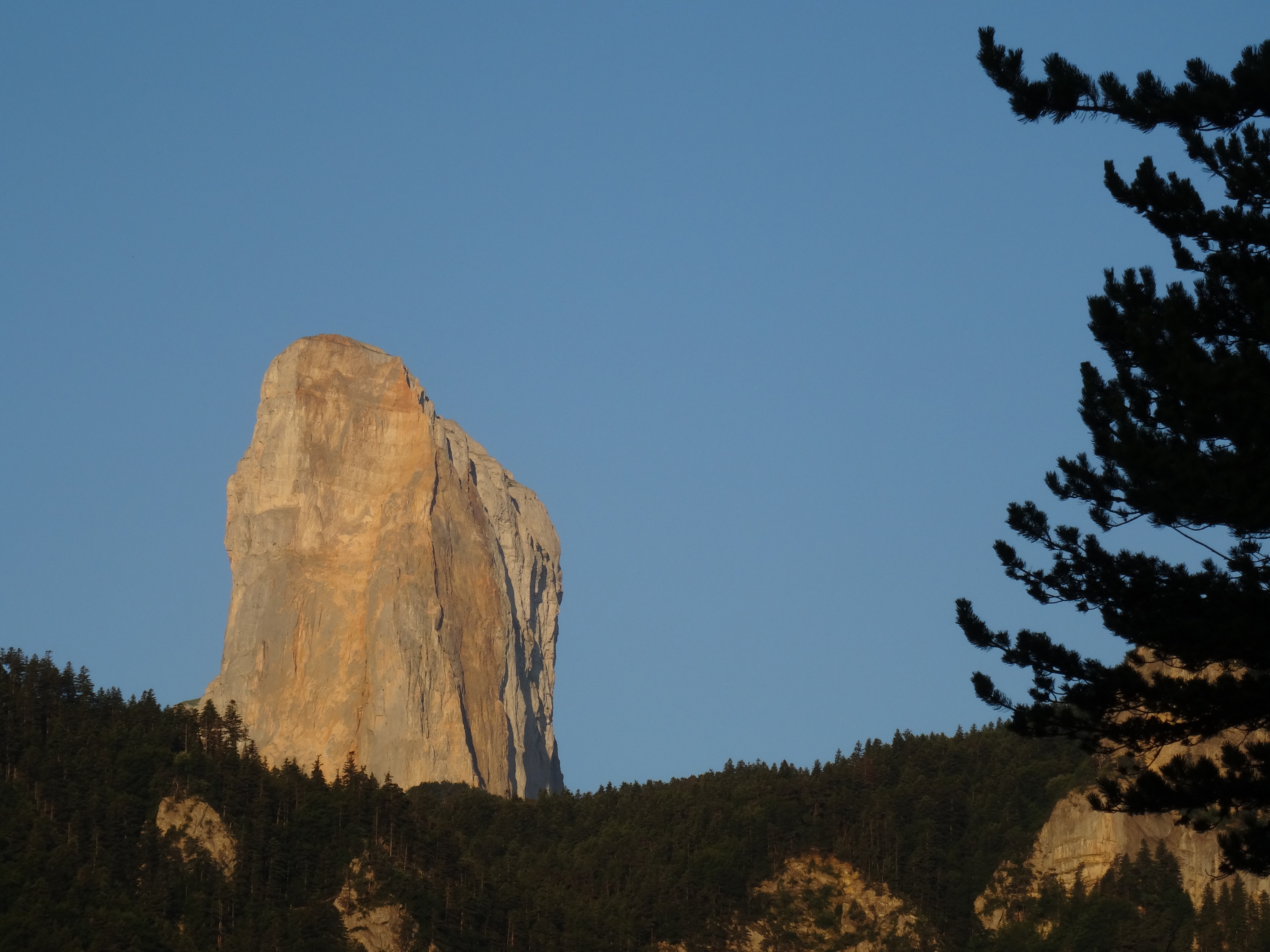 Ascension du Mont Aiguille - Séjour sans voiture_Marc VanpéAscension du Mont Aiguille - Séjour sans voiture