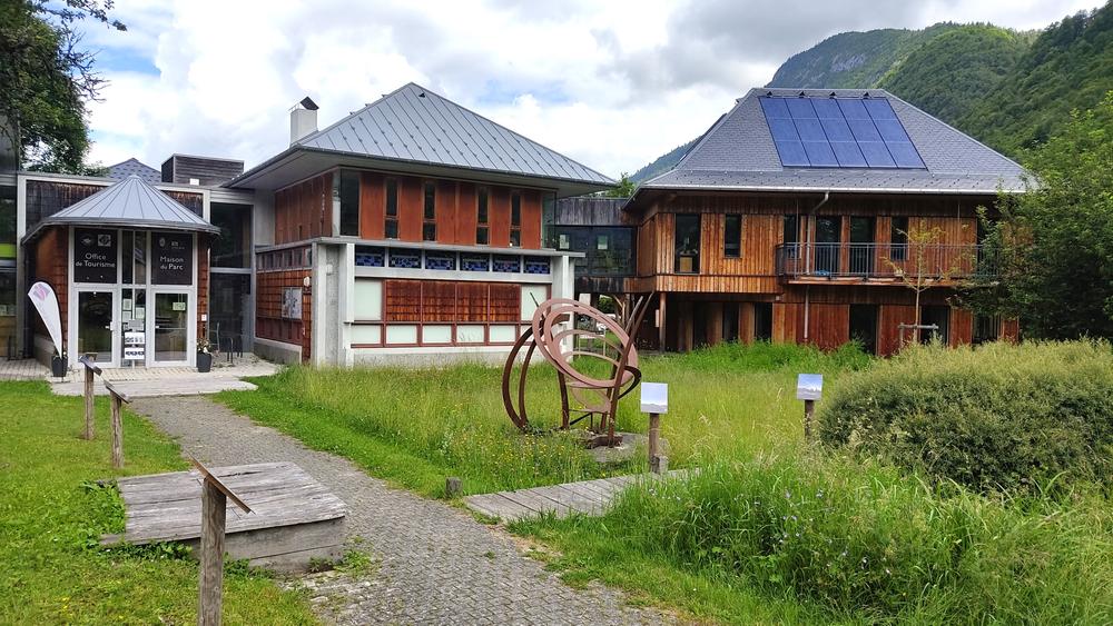 eposition devant la maison du parc