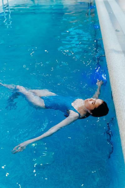 Aquagym géant au centre aquatique  - Octobre Rose