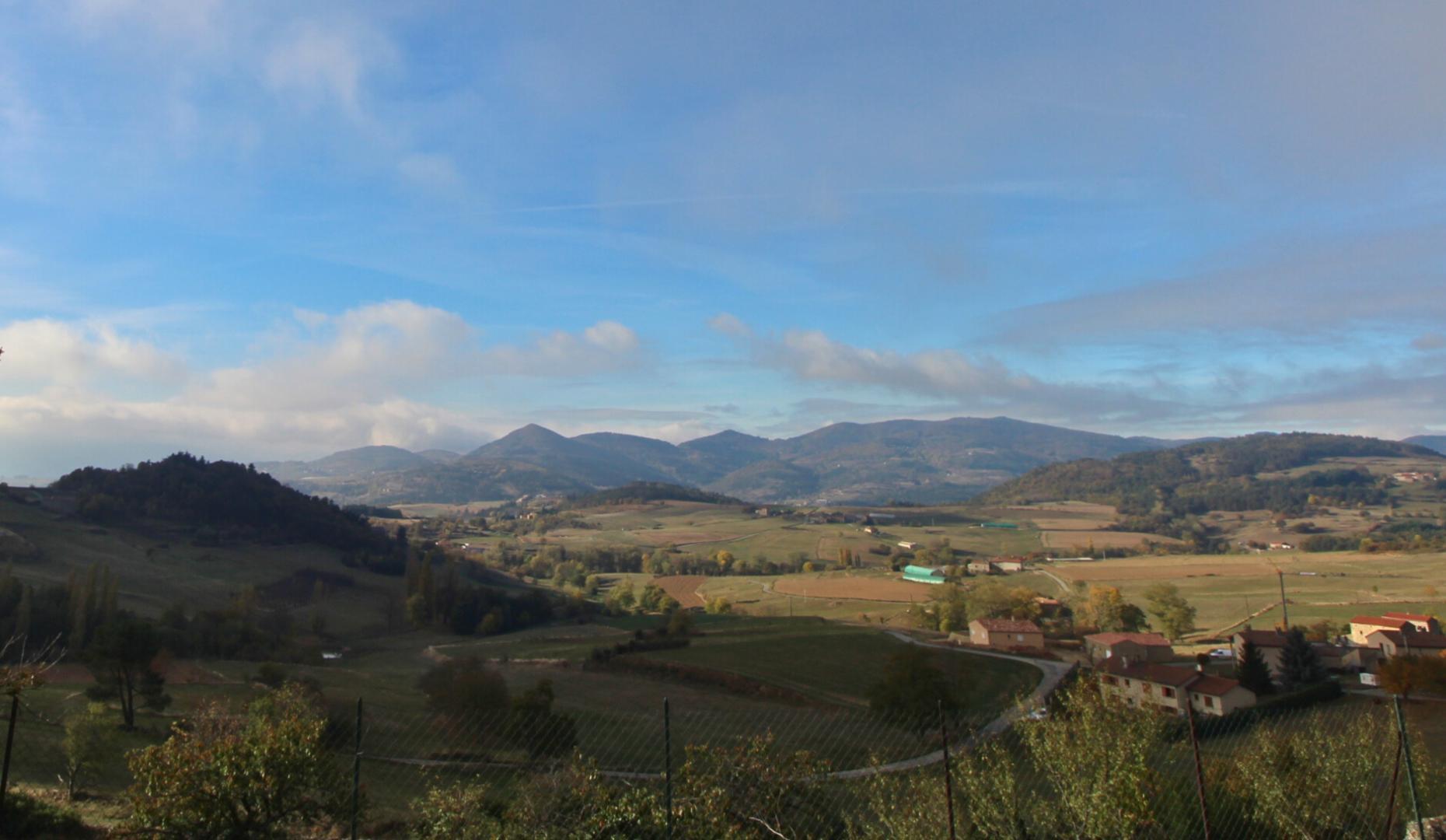 Vue sur la Vallée du Doux depuis l'abri de jardin