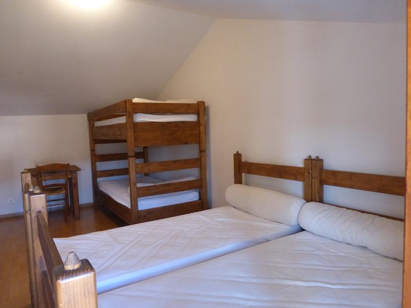 Gîte communal à AFFOUX - en Haut Beaujolais - Rhône : dortoir 4 personnes au 2ème étage.