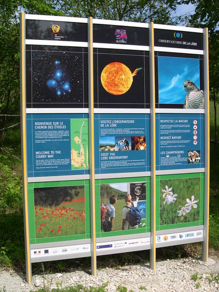 Totem d'entrée sur le Chemin des Etoiles