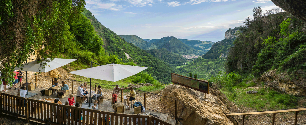 Bar éphémère au belvédère des Grottes du Cerdon
