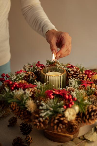 Atelier Création Florale à Mison : centre de table de Noël