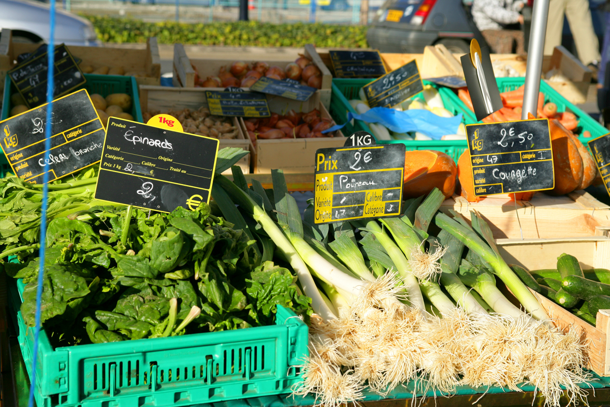 Marché au pied du Coiron