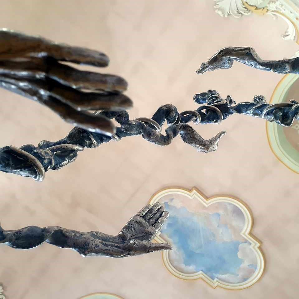 Oeuvre en alu de l'artiste Kymia à l'Ancien Évêché