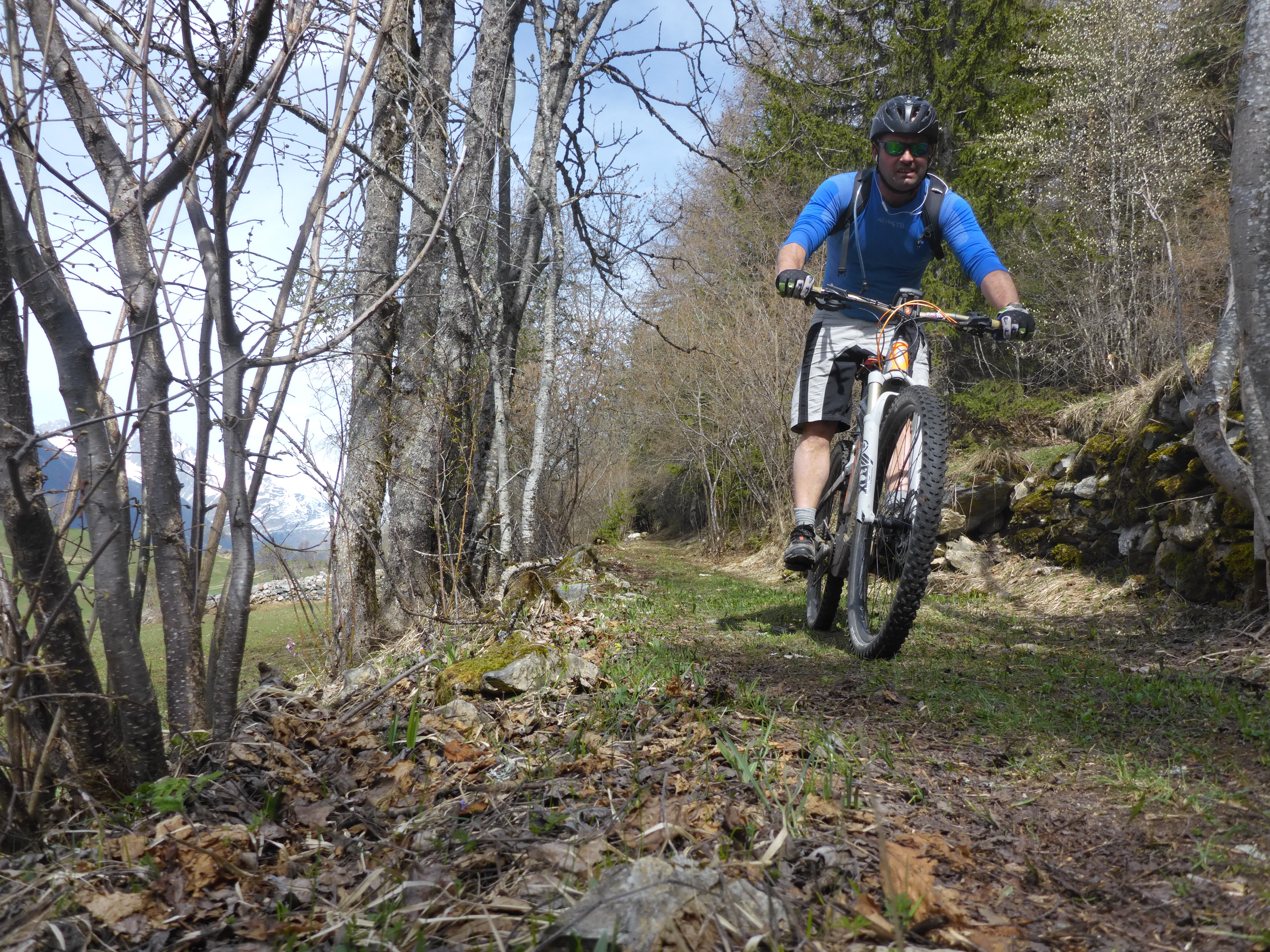 Randonnée en VTT et VTT électrique - Bureau des Guides de Montalbert