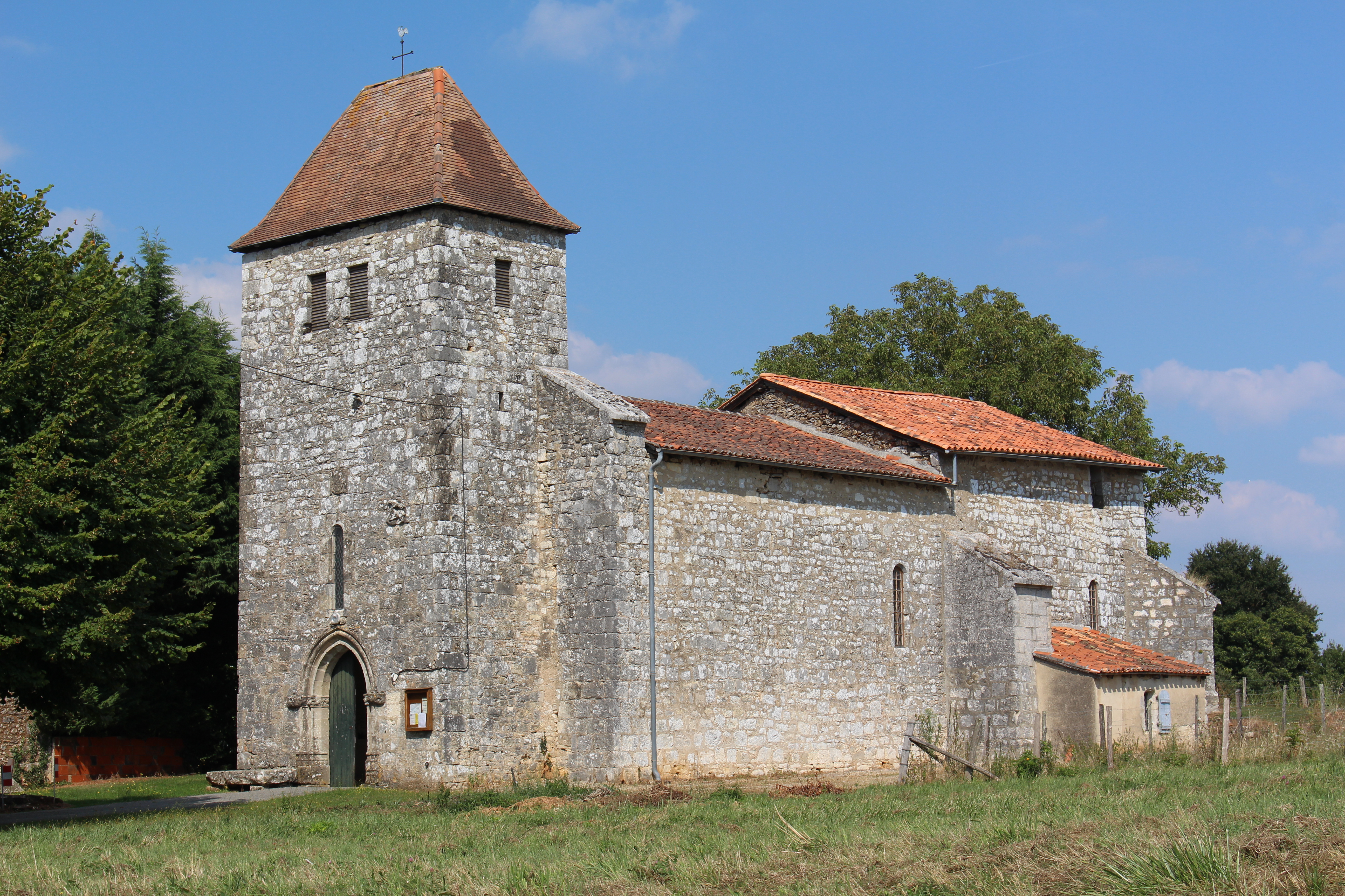 Lussac sentier la VOIE PREROMAINE