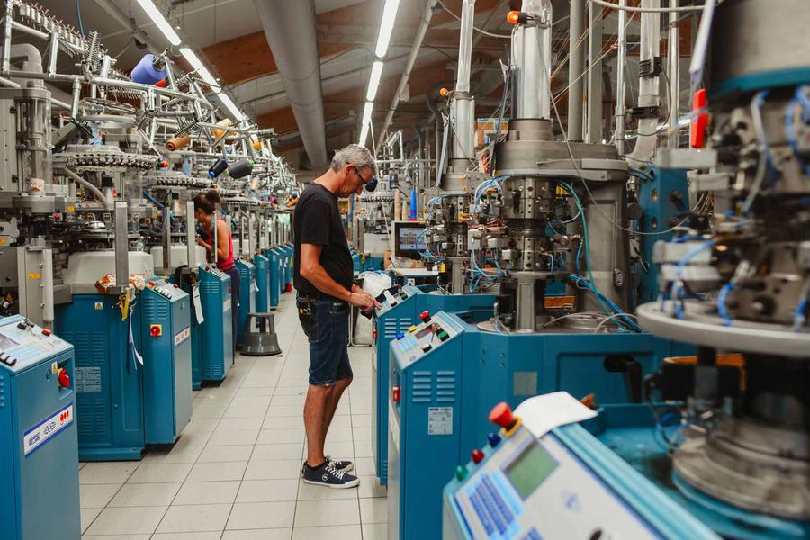 Boutique et atelier de tricotage, pulls chaussettes et accessoires en fibres naturelles, fabrication 100% Française dans le Tarn