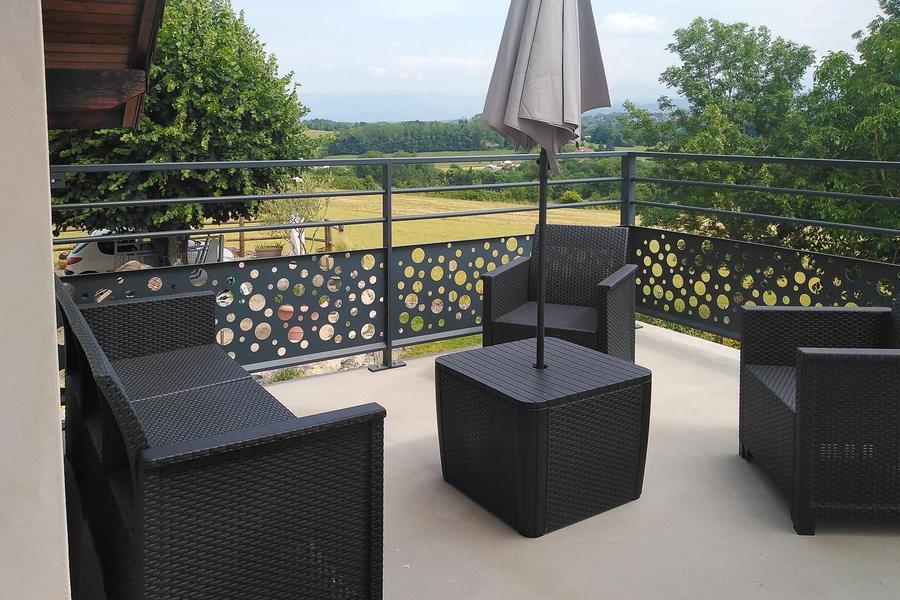 salon fauteuils sur terrasse