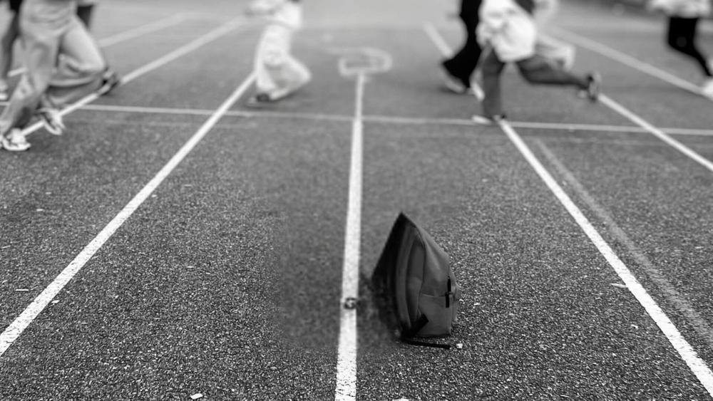 Silence dans la Cour