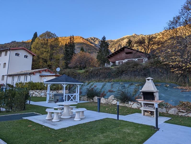 Jardin, spa et barbecue