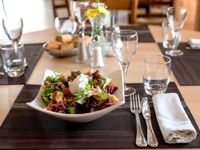 Hôtel de la Poste_vue table dressée_Mornant