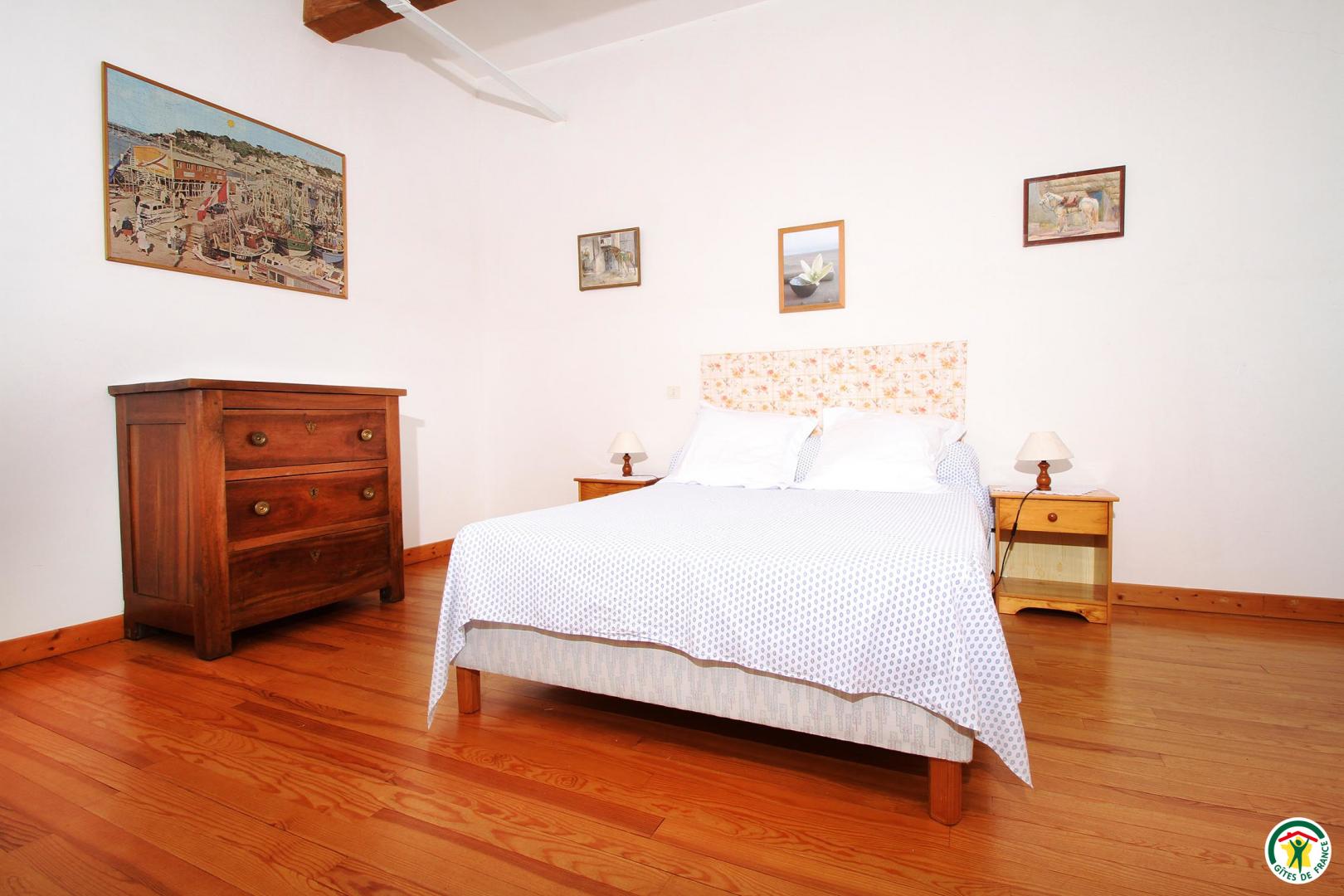 Chambre 2 avec un lit double 1x140